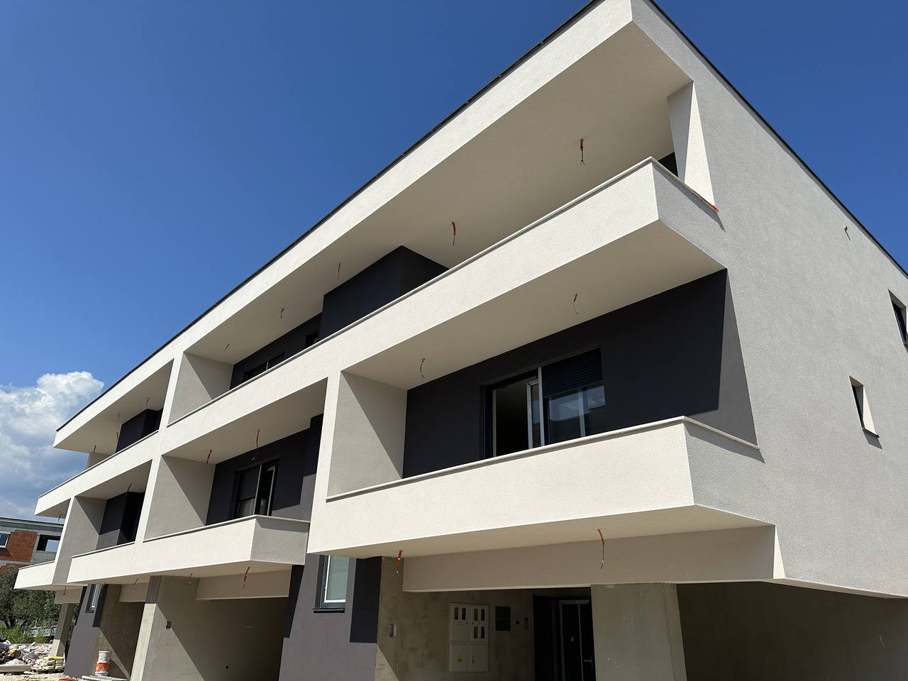 Finished facades at the Veli Vrh Kapeleri construction site!
